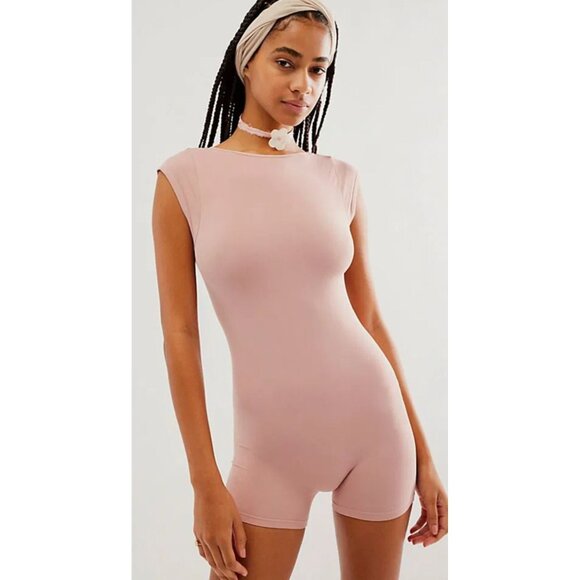 Intimately Let Go Shortie Romper Mauve Short Sleeve Deep V-Back Bodysuit Size XS - Picture 1 of 10